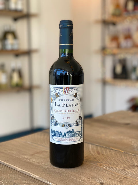 Red-wine-Bordeaux-France-Merlot